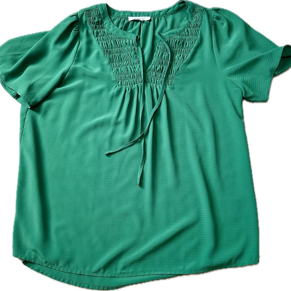 Cute, green blouse like new